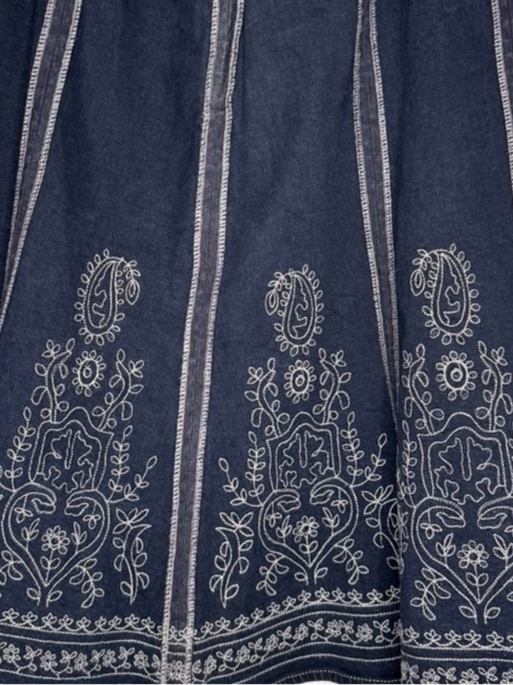 Vtg 96% Cotton Denim skirt  fit &  Flare Skirt,
beautiful Embroidery,EUC - Picture 5 of 5